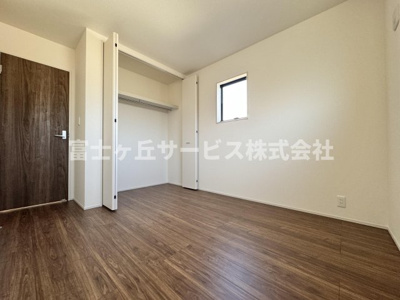 【子供部屋】 | 静岡市葵区新伝馬3丁目 新築一戸建て 2号棟 | 子供部屋としても使える洋室です