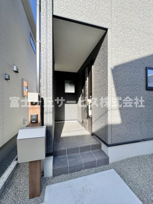 【エントランス】 | 静岡市葵区新伝馬3丁目 新築一戸建て 2号棟 | エントランスです
