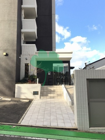 ロワイヤルＭ福岡空港ステーションのエントランス
