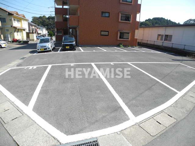 ベルメゾンの駐車場