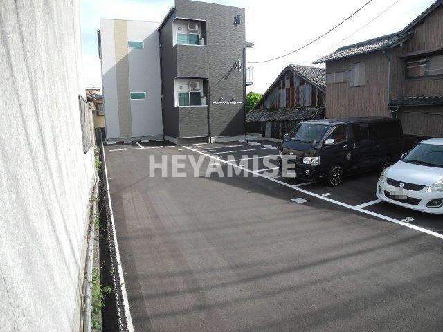 MODERN PALAZZO Isahaya Hattenの駐車場