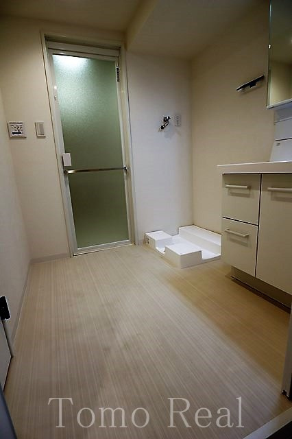 六本木ビュータワーの洗面所|同タイプ別住戸の写真です。