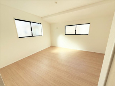 【洋室】 | 【仲介手数料２９０万円が無料！！】■１０２平米■４ＬＤＫ■南道路面で陽当り良好 | 諸費用２９０万円ＯＦＦ！
家計応援サービスの限界に挑戦中！
■南道路面で陽当り良好
■１０２平米
■４ＬＤＫ＋車庫＋ロフト
■高断熱住宅
■省エネ性能ラベル
■内覧可能