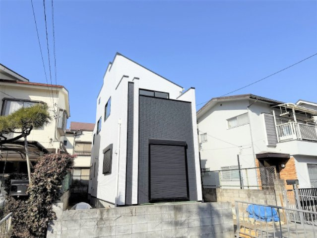 【外観】 | 【仲介手数料２９０万円が無料！！】■１０２平米■４ＬＤＫ■南道路面で陽当り良好 | 諸費用２９０万円ＯＦＦ！
家計応援サービスの限界に挑戦中！
■南道路面で陽当り良好
■１０２平米
■４ＬＤＫ＋車庫＋ロフト
■高断熱住宅
■省エネ性能ラベル
■内覧可能