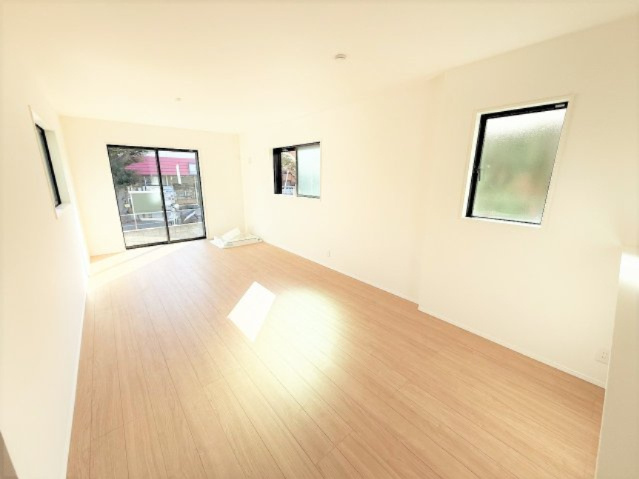 【仲介手数料２９０万円が無料！！】■１０２平米■４ＬＤＫ■南道路面で陽当り良好の画像