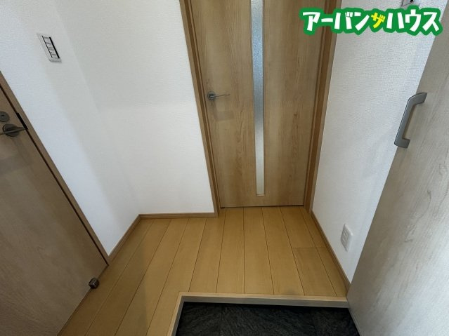 REGALEST F 下伊福の玄関