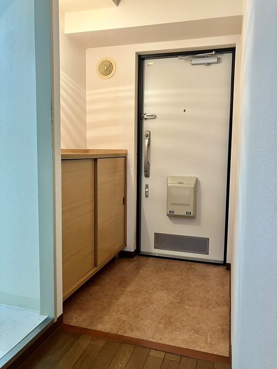 コープ野村浦和２号棟の玄関