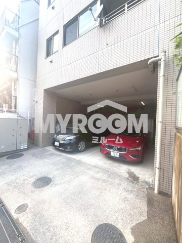 新宿区大久保３丁目の賃貸マンションの駐車場
