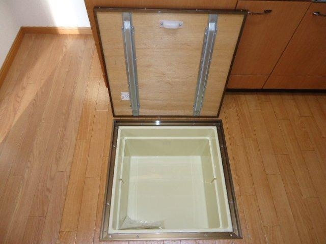 メイ・フルール　Ⅰの収納|床下収納