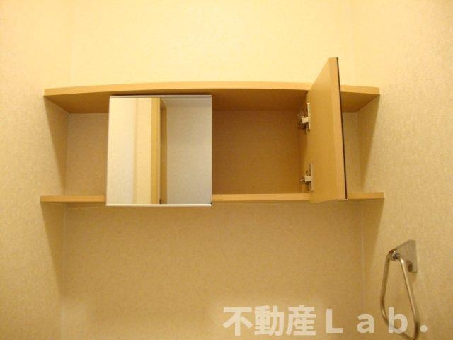 エスポワール・Ｍの収納|トイレ鏡付き収納