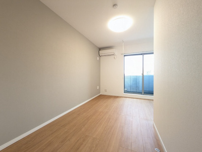 ※過去募集時の写真です　東向き7帖のお部屋です