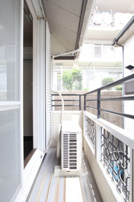 洗濯物を干すのに便利なバルコニー付き