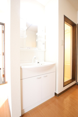 忙しい朝の準備にも便利な洗髪洗面化粧台