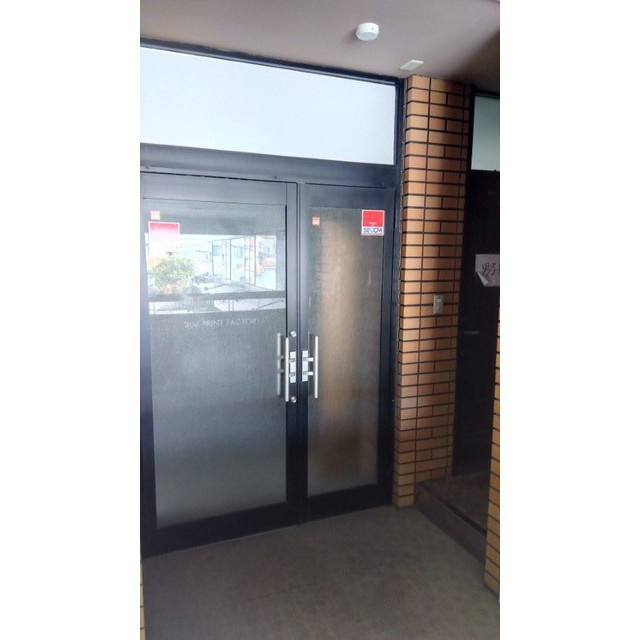 ユニオンビルの玄関