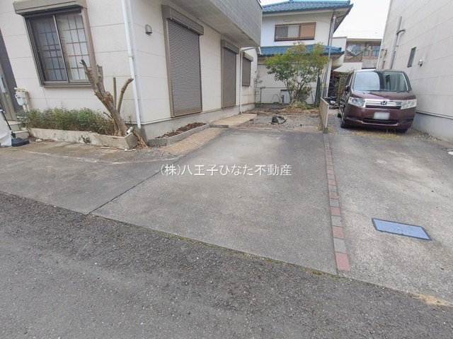 祝：成約済み　八王子市　片倉町　中古戸建の駐車場|～仲介手数料無料☆八王子ひなた不動産～八王子市片倉町　中古戸建