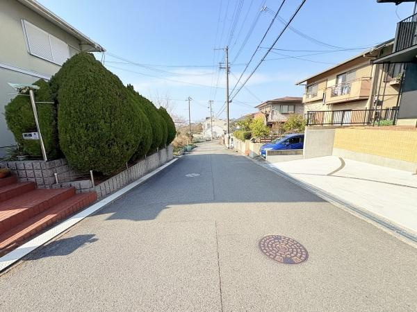 【前面道路含む現地写真】