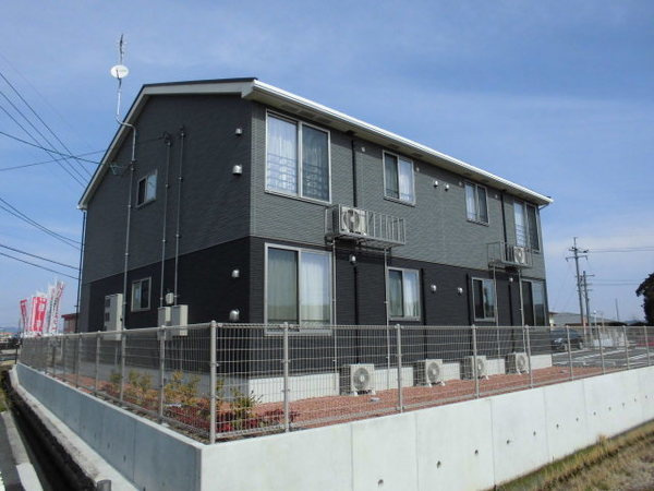 出雲市斐川町併川のアパートの外観