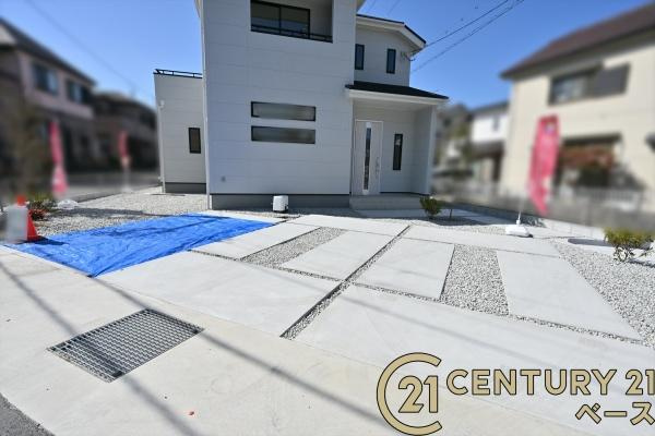 リーブルガーデン中山町 ／新築一戸建の駐車場|■現地撮影写真■駐車スペース２台分完備！