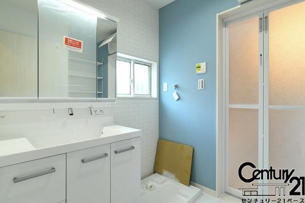 磯城郡田原本町藥王寺 １号地 ／新築一戸建の内観：施工例|■三面鏡タイプのミラーキャビネット！収納スペースも豊富です！■