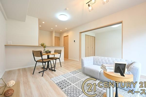 朝日プラザ八木東の居間・リビング|■現地撮影写真■ご家族でくつろいでいただける広々したリビングです！