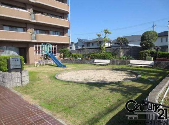 朝日プラザ八木東のその他|■現地撮影写真■敷地内には公園がありお子様の遊び場にもピッタリ！