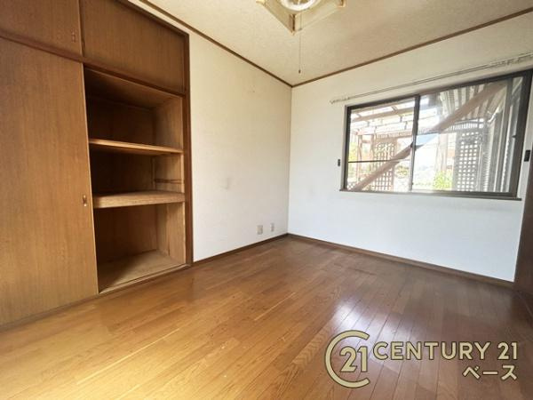 北葛城郡王寺町本町３丁目　一戸建の洋室|■現地撮影写真■日当たりのよい明るい雰囲気の洋室です！