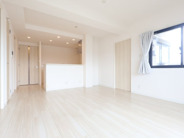 アルファスマート旗ヶ崎の居間・リビング|角部屋で陽当り良好！