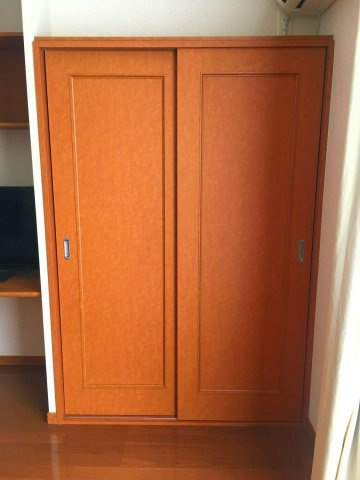 レオパレスユリの内装|クローゼット付きで収納もばっちり。