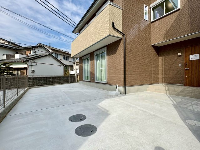 高知市福井町 新築一戸建て　の駐車場|51坪とゆとりある敷地で駐車場確保☆家族のカーライフも快適に過ごせます。