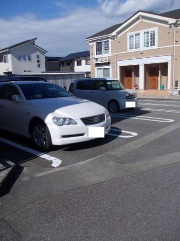 グロワールＡの駐車場