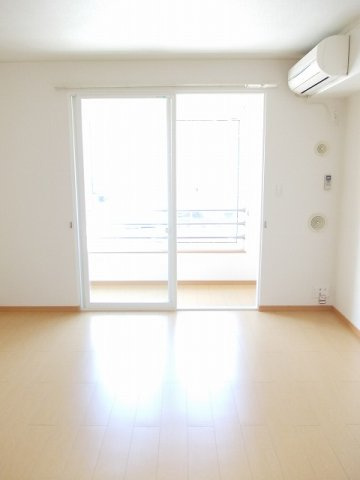 グロワールＡの居間・リビング