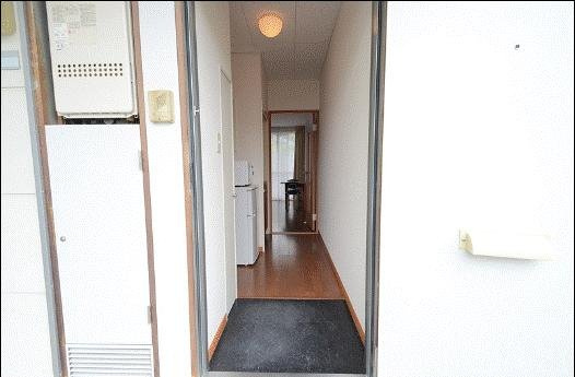 レオパレスコンフォール・タナカの玄関|備品や設備仕様は号室等により異なります現地をご確認下さい。