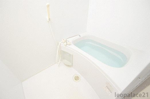 レオパレスフローラⅡの浴室|備品や設備仕様は号室等により異なります現地をご確認下さい。