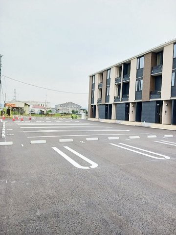 ケイモデルノ　ルート　２１０の駐車場