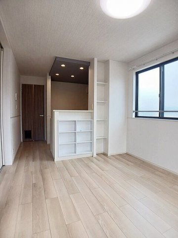 ケイモデルノ　ルート　２１０の居間・リビング