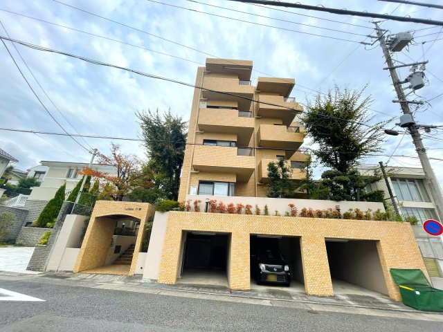 ルミエール八事の外観