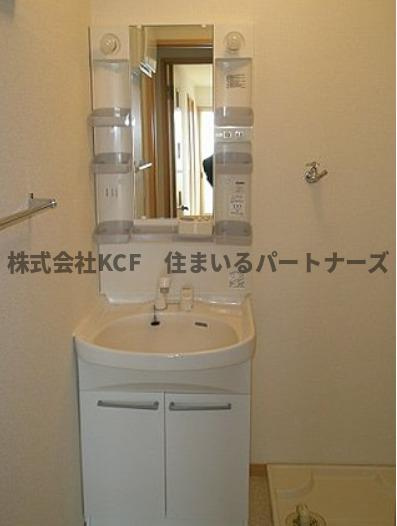 カトレアコートの洗面所|明るい洗面所です