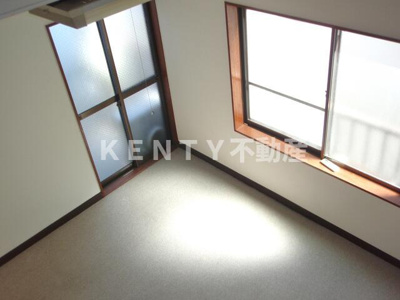 【居間・リビング】 | フラット野田 | ロフトから見た室内