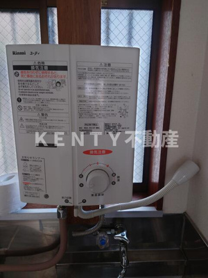 【設備】 | フラット野田 | キッチンの小型給湯器