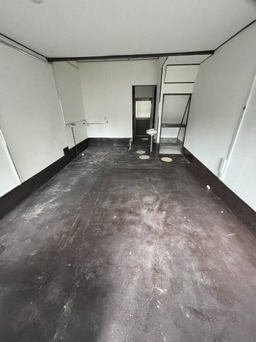 八尾市緑ヶ丘4-66-3の駐車場