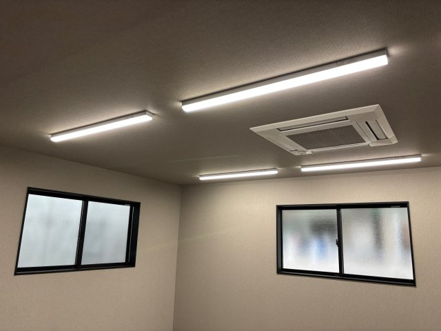 ホームステージ貸事務所の内装