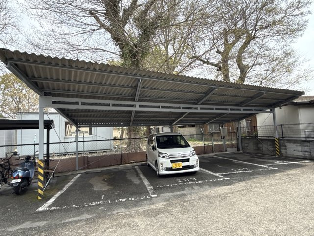 フレグランスアガの駐車場