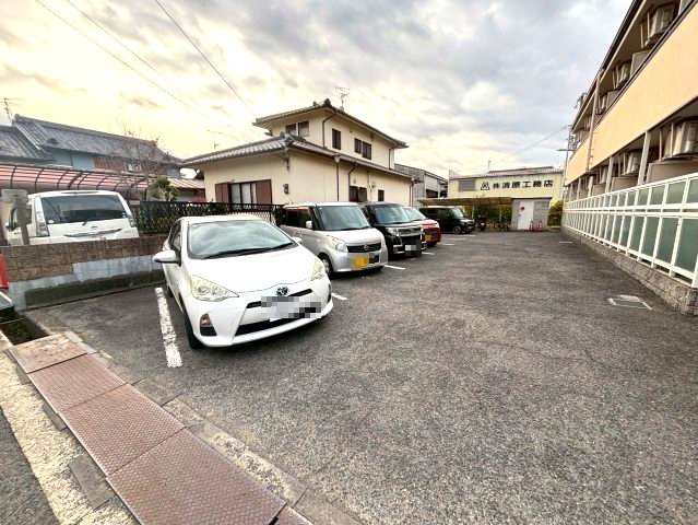 アクティブ21の駐車場