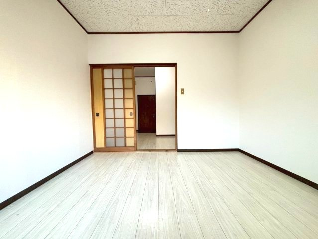 ヤングタウンの居間・リビング