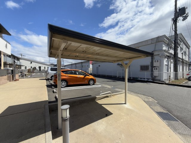 ドミール堂本の駐車場