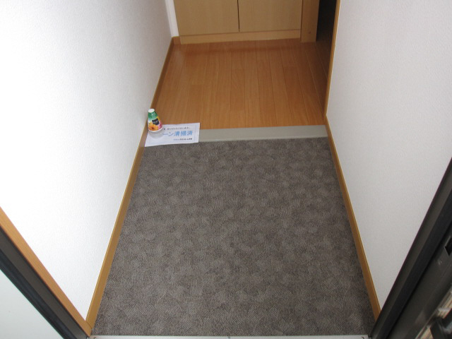 ドミール堂本の玄関