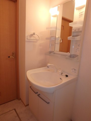 サンクス羽折の独立洗面台