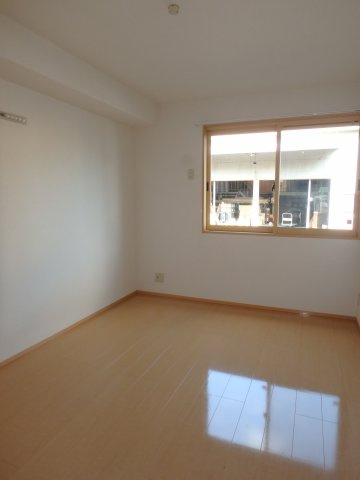 サンクス羽折の洋室|同じ間取りの別の部屋の写真になります