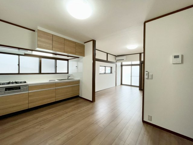 長野市徳間　店舗併用住宅の居間・リビング