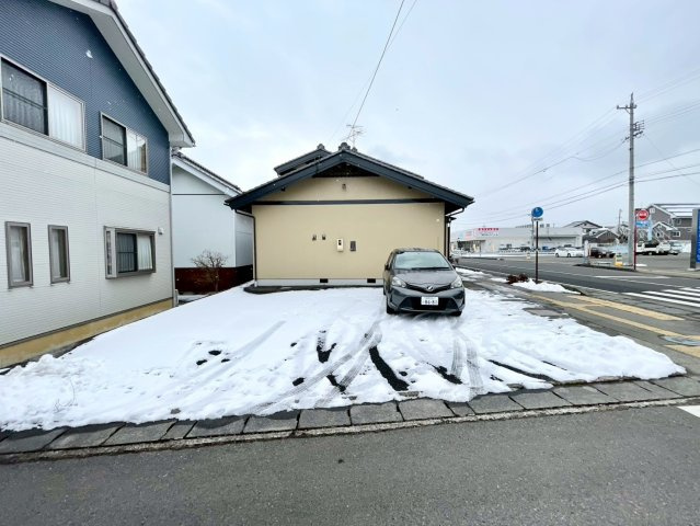 長野市徳間　店舗併用住宅の駐車場